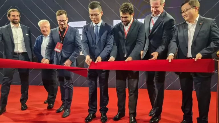 Cerimônia de lançamento da Sany Banco