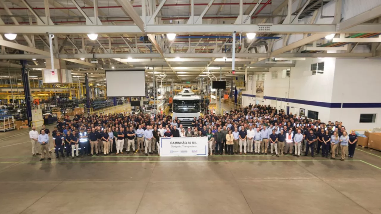 DAF XF 530 na cor Ice White