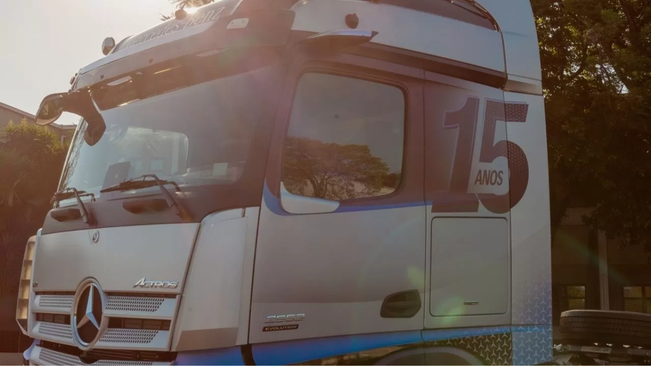 Mercedes-Benz Actros Evolution Série Especial 15 Anos Mercedes-Benz Actros Evolution Série Especial 15 Anos