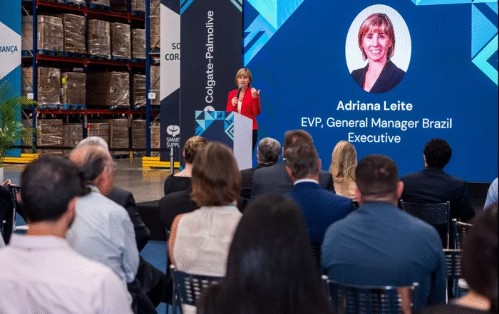 92QmOhRmZwcjM6InYu02bj5SYpNWY09mcmBUazNXYyF2ZhZmLy9Gdjlmd6cTN3UDN1gTM2IjOn5GcuMWOkRGZycTOxYGN1gjZiRDOxE2Y0gzYyEWNwATYzUWMGJTJzUWMGJTJxQjM3IjRyUiMyADNx8VL1ETLf9VLwITLfpjN Adriana Leite, Presidente da Colgate-Palmolive Brasil