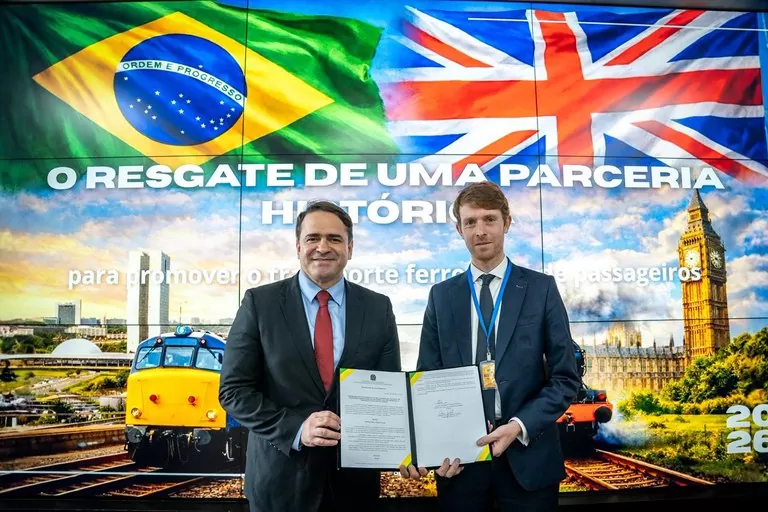 Acordo assinado entre representantes do Brasil e do Reino Unido Acordo assinado entre representantes do Brasil e do Reino Unido