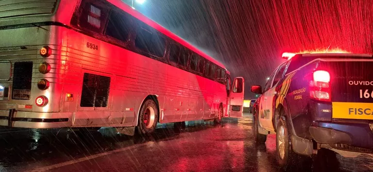 Fiscalização contra o transporte clandestino em MG Fiscalização contra o transporte clandestino em MG