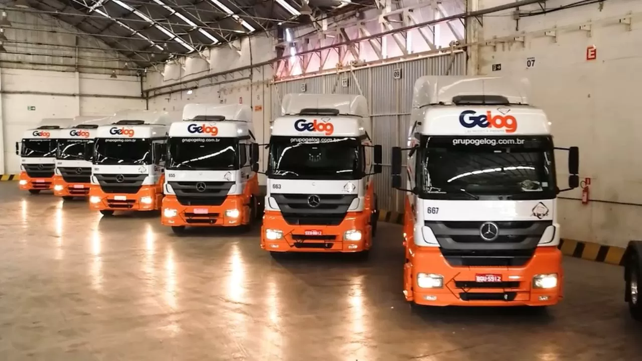 A frota da Gelog possui idade média de 5 anos A frota da Gelog possui idade média de 5 anos