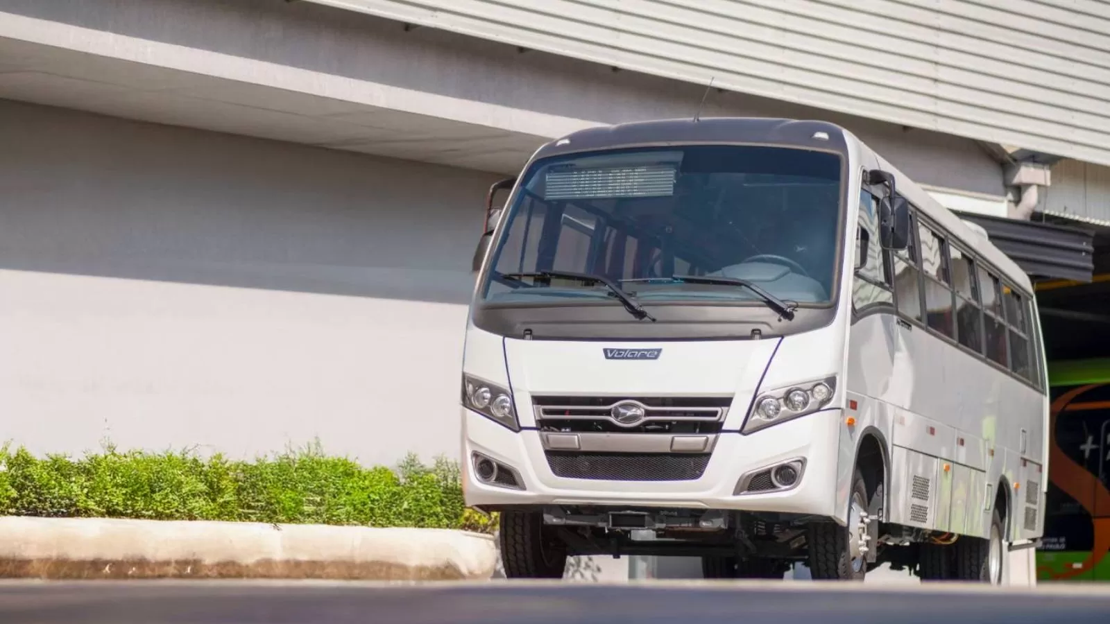 Marcopolo testa micro-ônibus híbrido a etanol com autonomia de até 650 km