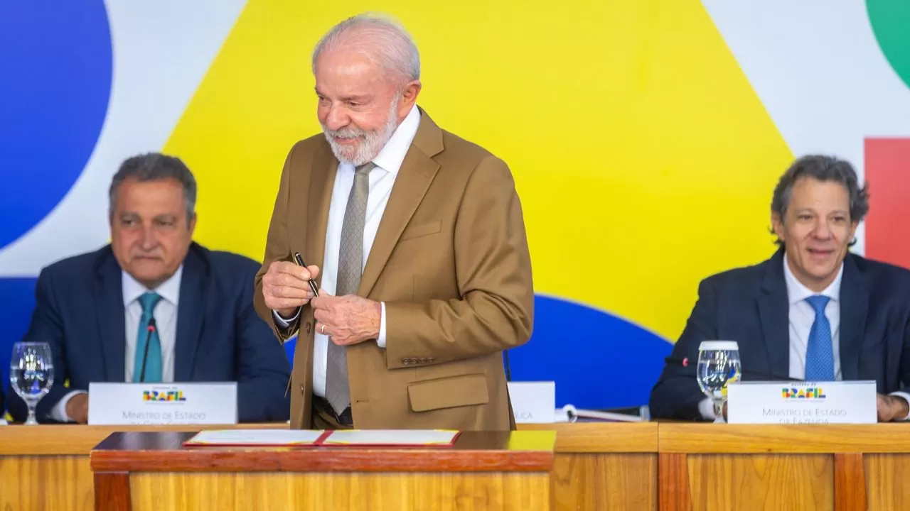 Governo Federal blinda o país da pressão pelo reajuste no preço dos combustíveis fósseis | Foto: Diogo Zacarias/MF