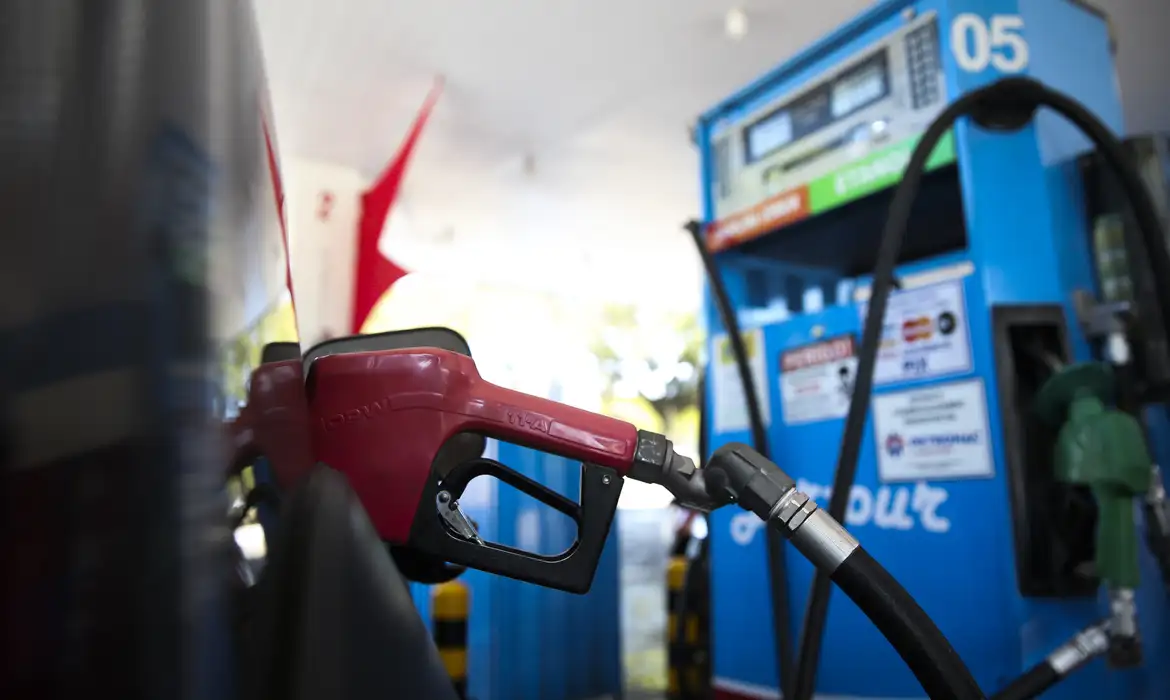 Alta do diesel no Brasil supera 13% e impacta frete e logística