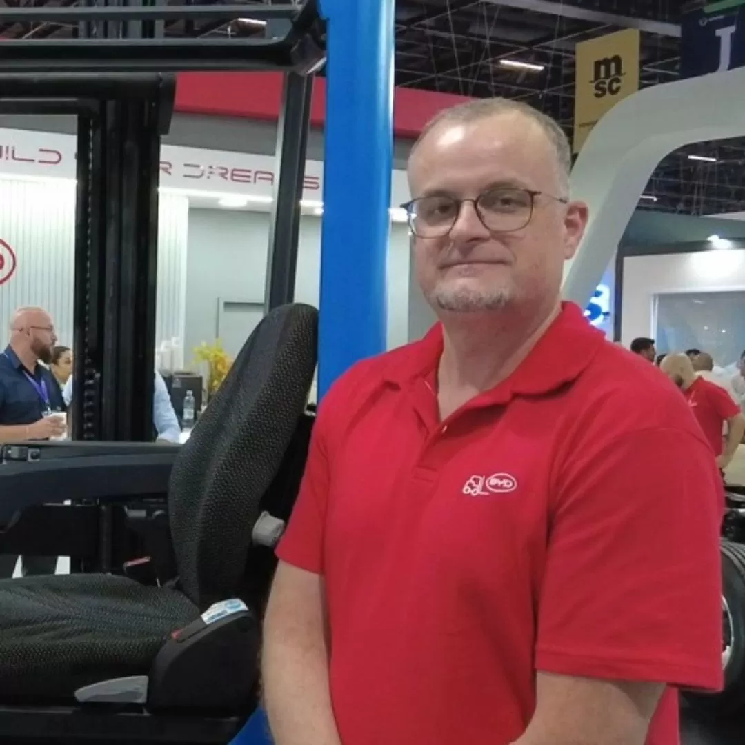 Adriano Menis, engenheiro da BYD Empilhadeiras Adriano Menis, engenheiro da BYD Empilhadeiras