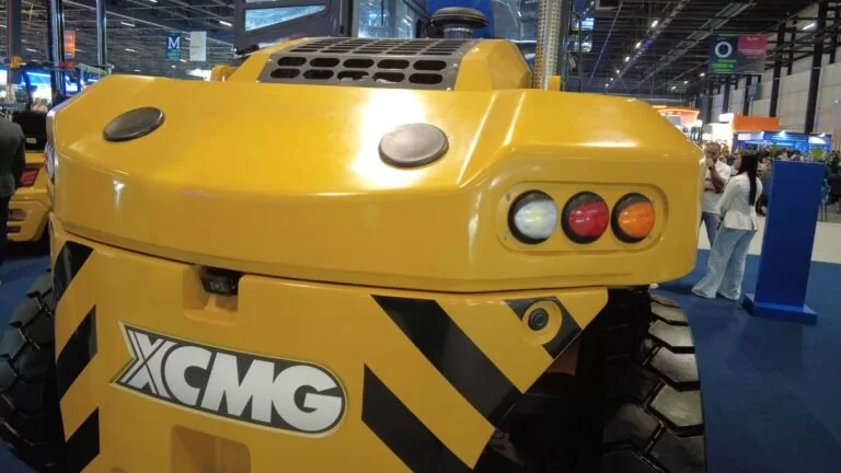 Empilhadeiras Reach Stacker e de Lítio: A XCMG na Intermodal 2026