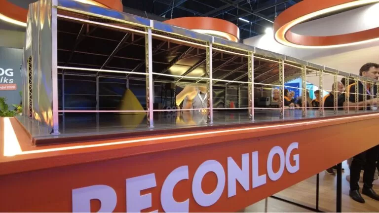Maquete de galpão da Reconlog exposto na Intermodal 2026