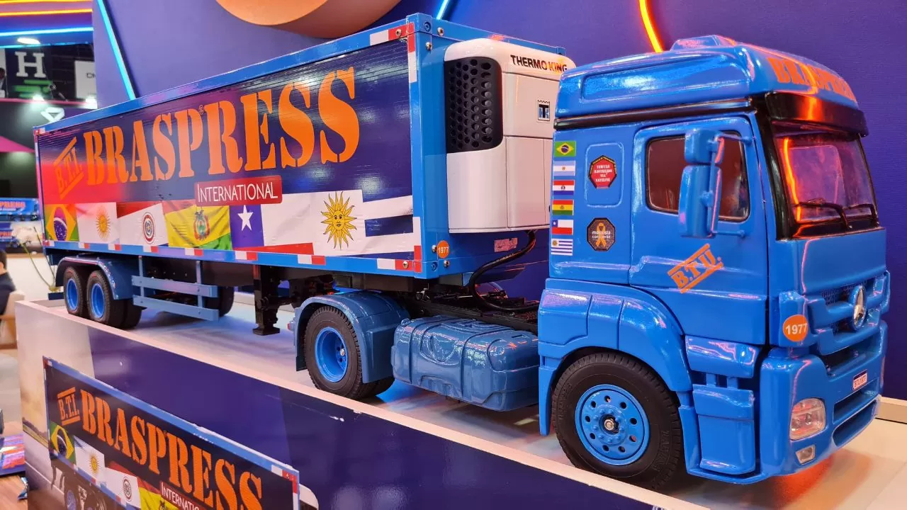Miniatura do caminhão Braspress Miniatura do caminhão Braspress