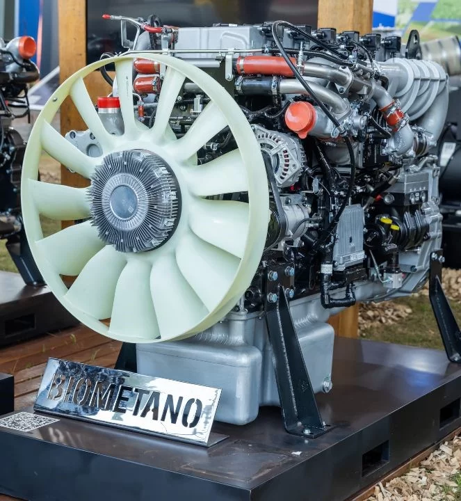 O motor de 15L entrega 570 cv a 2.600 Nm de torque e é resultado de uma parceria com a chinesa Yuchai