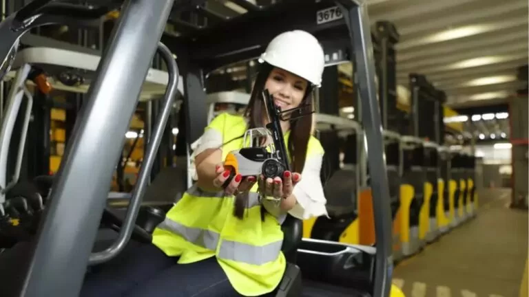 A Retrak trabalha com a locação de máquinas das marcas Linde e STILL