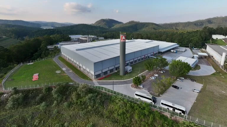 Vista aérea frontal do CD de Cajamar da Andra