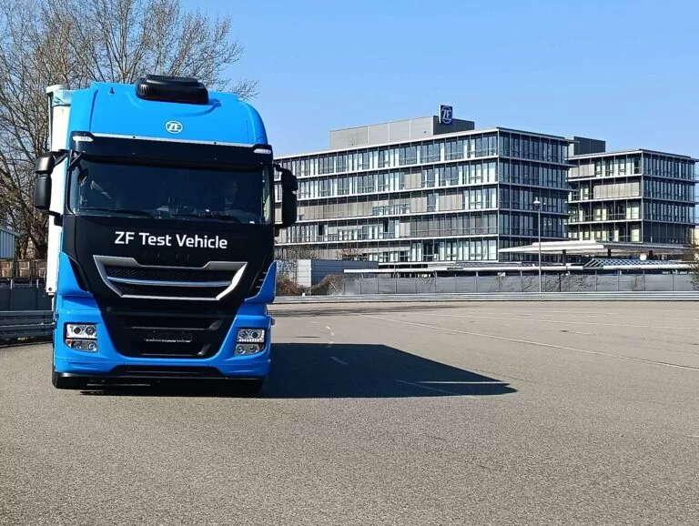 ZF pode produzir nova transmissão híbrida para caminhões no Brasil