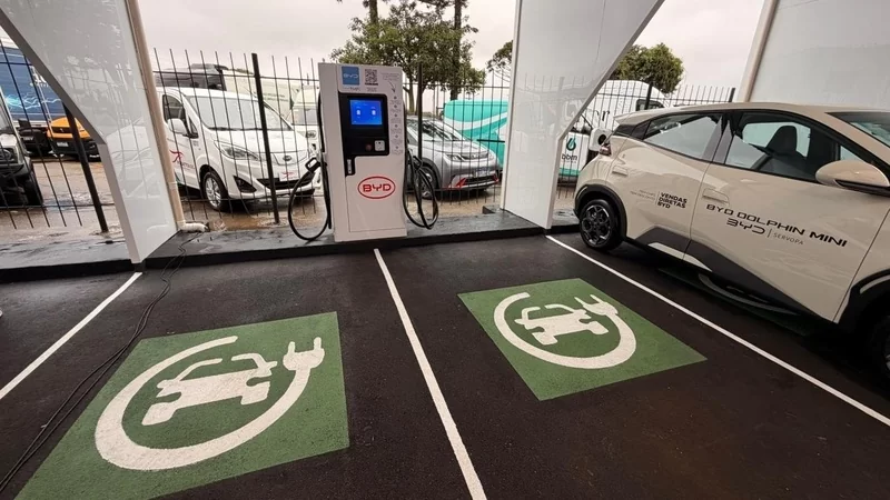 Curitiba inaugura primeiro eletroposto público da região Sul do Brasil