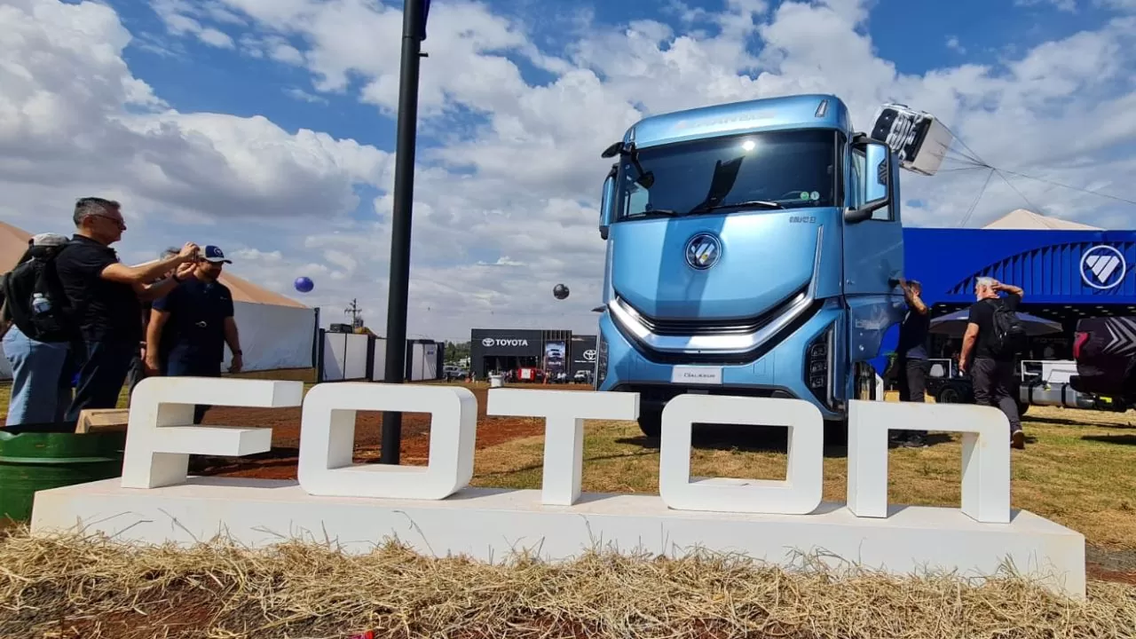 A Foton apresentou o Auman eGalaxus R9 durante a Agrishow 2026 A Foton apresentou o Auman eGalaxus R9 durante a Agrishow 2026