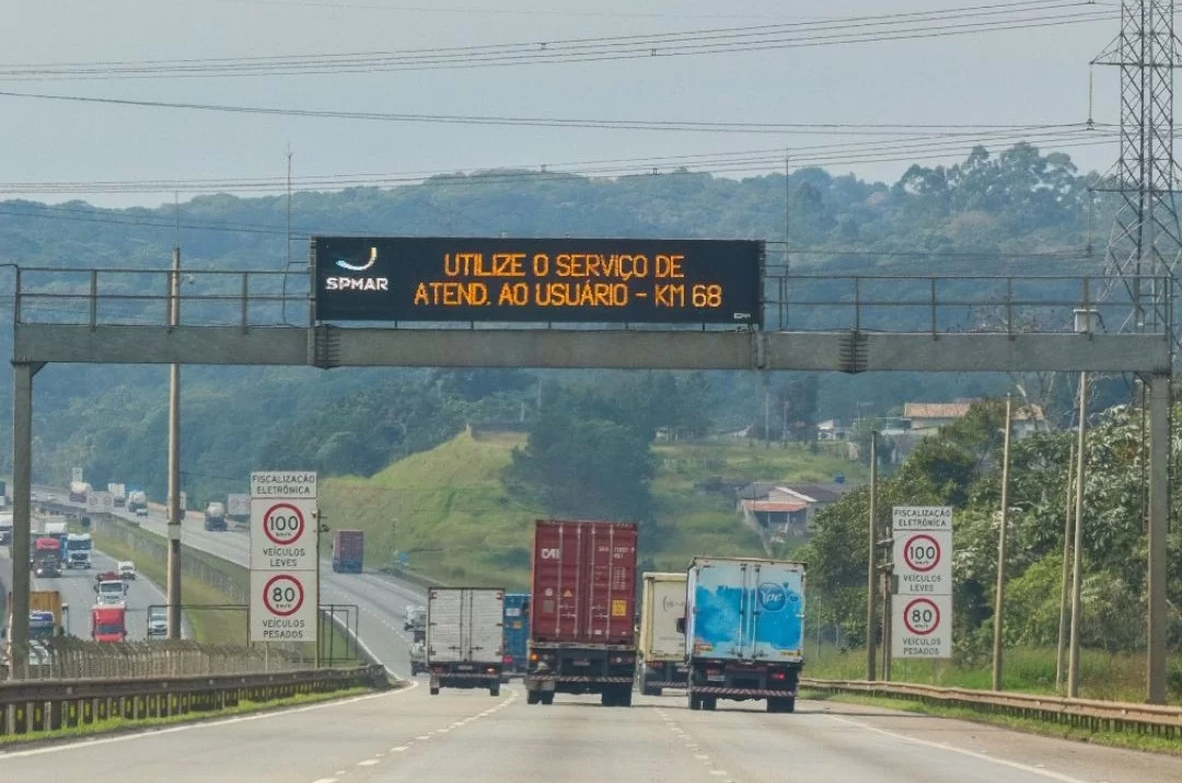 Condutores são alertados ao longo do Rodoanel Condutores são alertados ao longo do Rodoanel