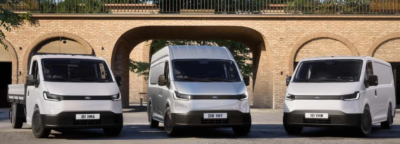 Ford Transit City nas versões L2 chassi cabine, L2H2 e L1H1, respectivamente Ford Transit City nas versões L2 chassi cabine, L2H2 e L1H1, respectivamente