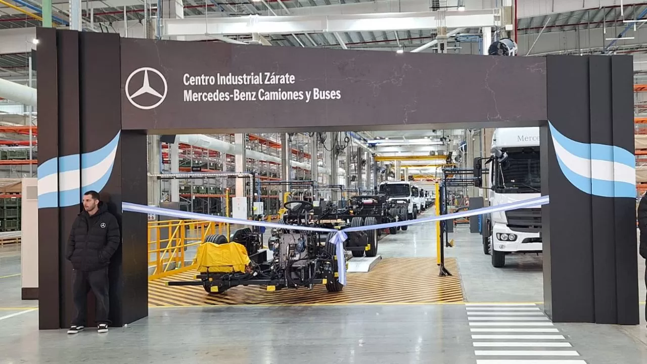 Inauguração das linhas de montagem no Mercedes Benz Caminhões e Ônibus Argentina Centro Industrial de Zárate