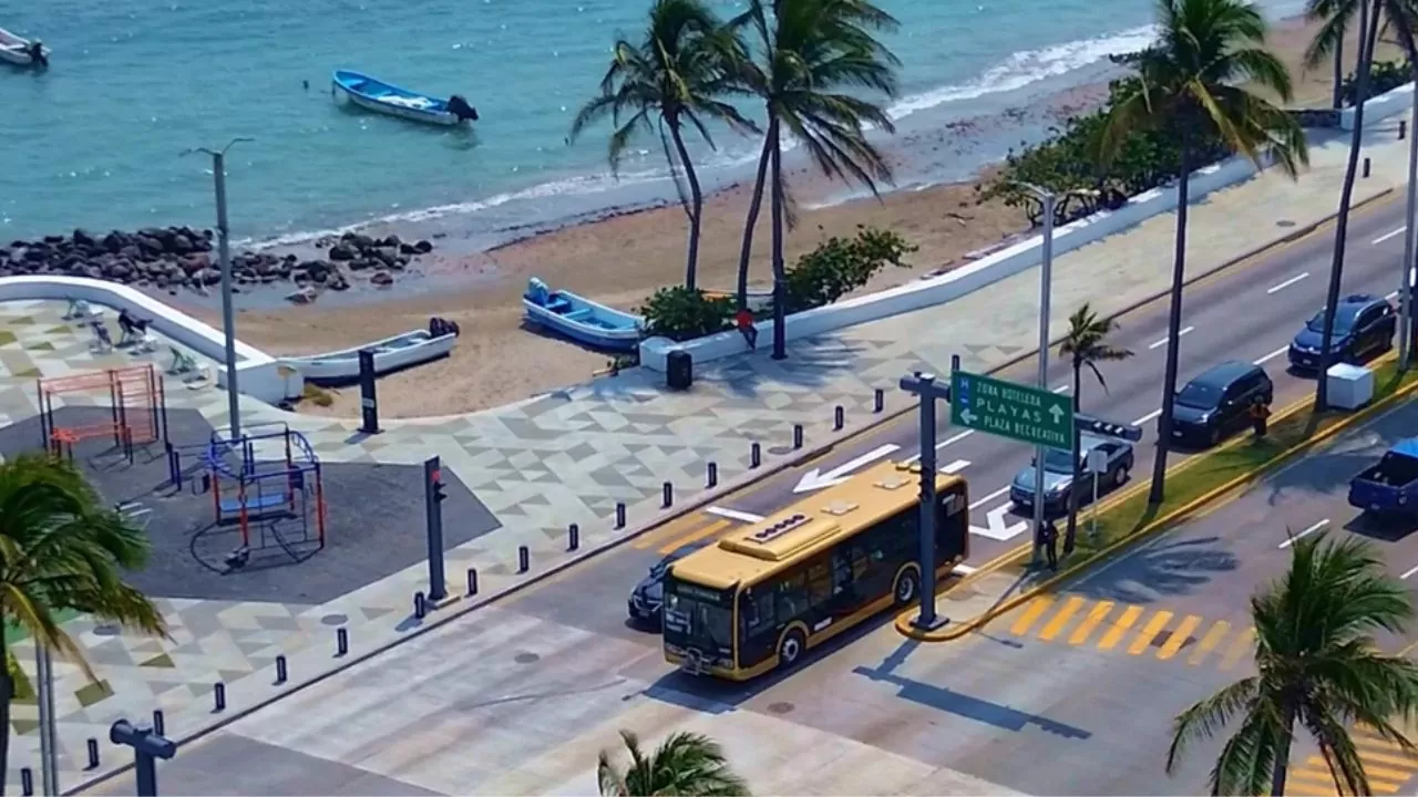 Ônibus elétrico da Yutong atua no transporte urbano de cidade litorânea Ônibus elétrico da Yutong atua no transporte urbano de cidade litorânea