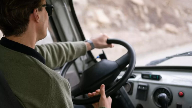 Transporte de cargas mira Geração Z para reduzir falta de motoristas