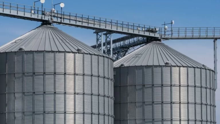 Silos de armazenagem de grãos