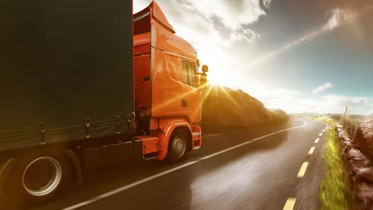 Contrato de transporte rodoviário de cargas não é terceirzação, diz TST
