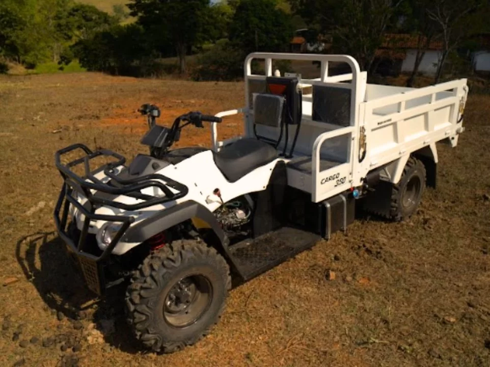 Ventura Cargo 350 com dois bancos atrás do motorista Ventura Cargo 350 com dois bancos atrás do motorista