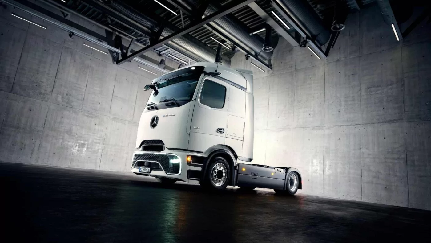 Mercedes-Benz amplia linha elétrica com novo eActros Lowliner