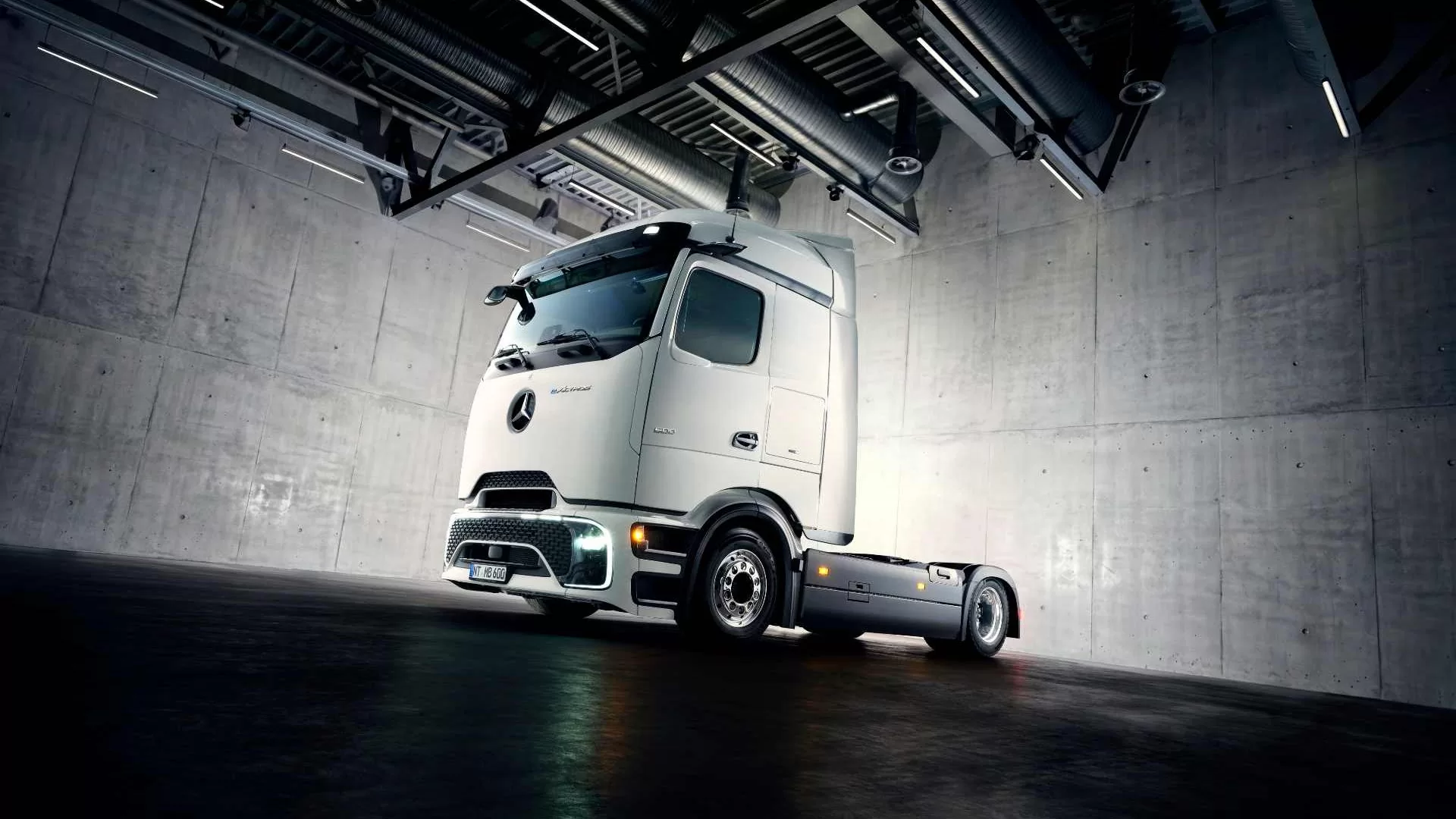 Mercedes-Benz amplia linha elétrica com novo eActros Lowliner