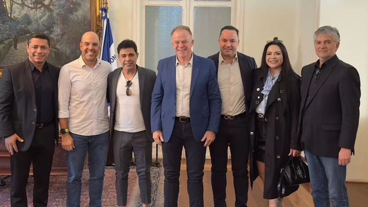 Famosos se juntam aos executivos da Master Cargas na inauguração da filial de Linhares