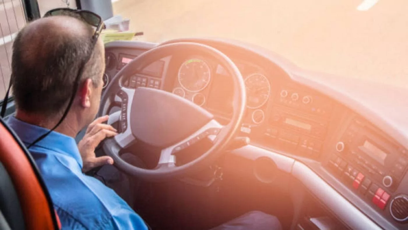 Capacitação no transporte de cargas: SETCEPAR oferece cursos sobre Lei do Motorista, CT-e, IA e Reforma Tributária