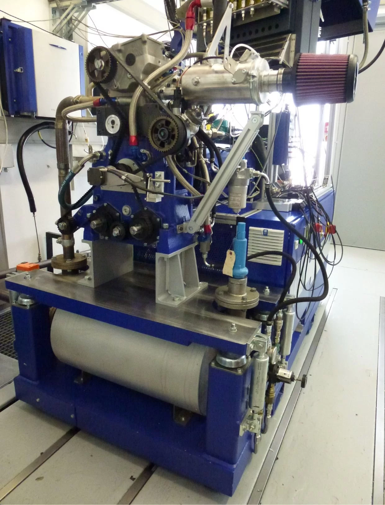 O Ducted Fuel Injection (DFI) é uma tecnologia que ataca a fuligem em sua origem