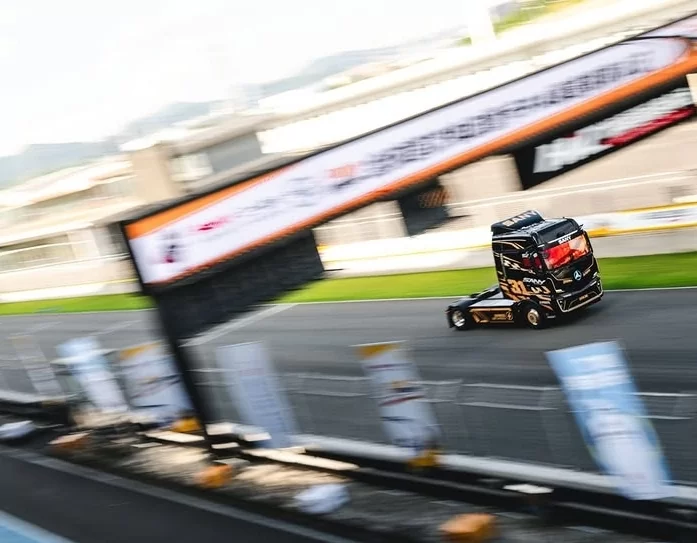 O Sany SE636 colocado à prova não recebeu nenhuma modificação para os testes de velocidade O Sany SE636 colocado à prova não recebeu nenhuma modificação para os testes de velocidade