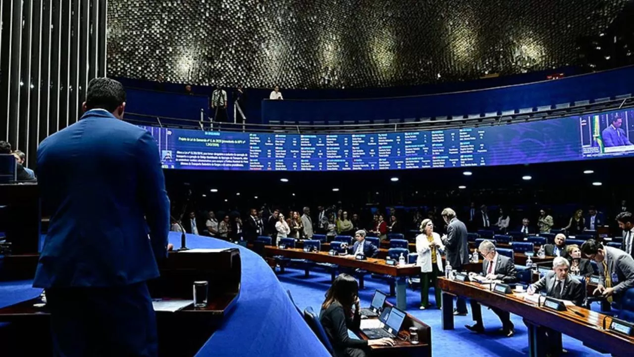 Votação no plenário da casa na noite de 14 de julho de 2026