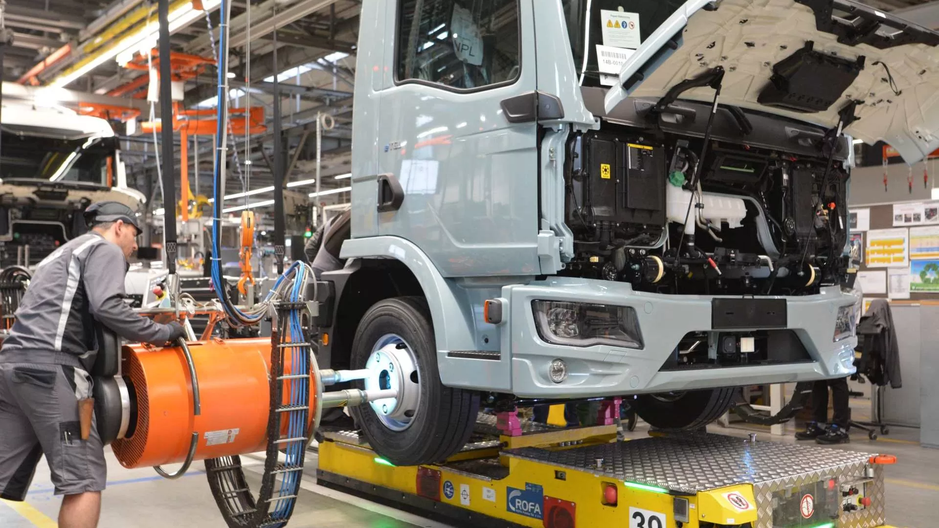 MAN investe € 1,2 bi na Polônia e acelera caminhões elétricos