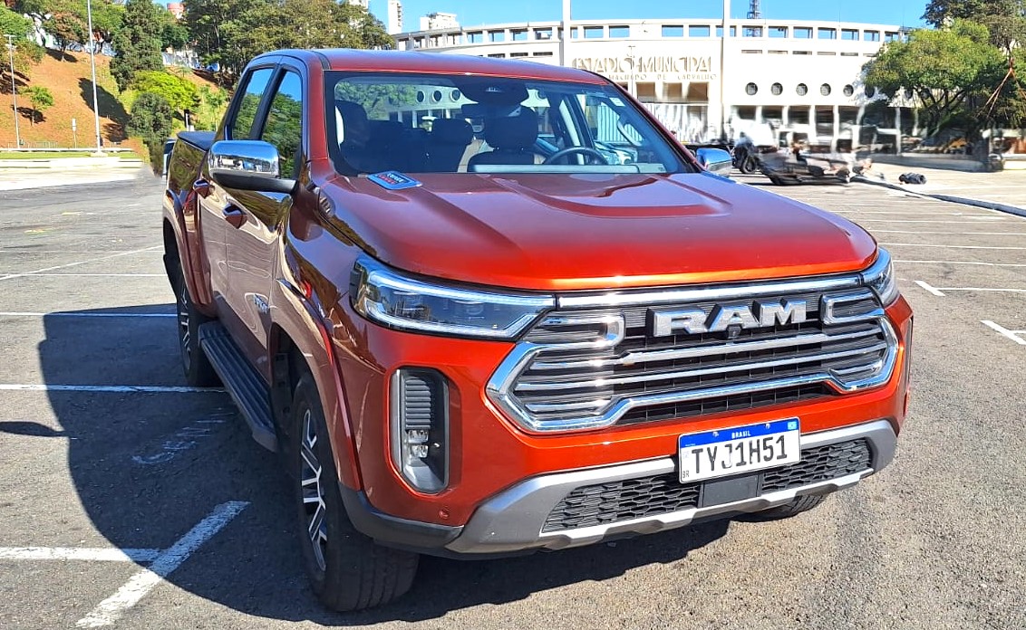 Ram Dakota Laramie combina força e luxo