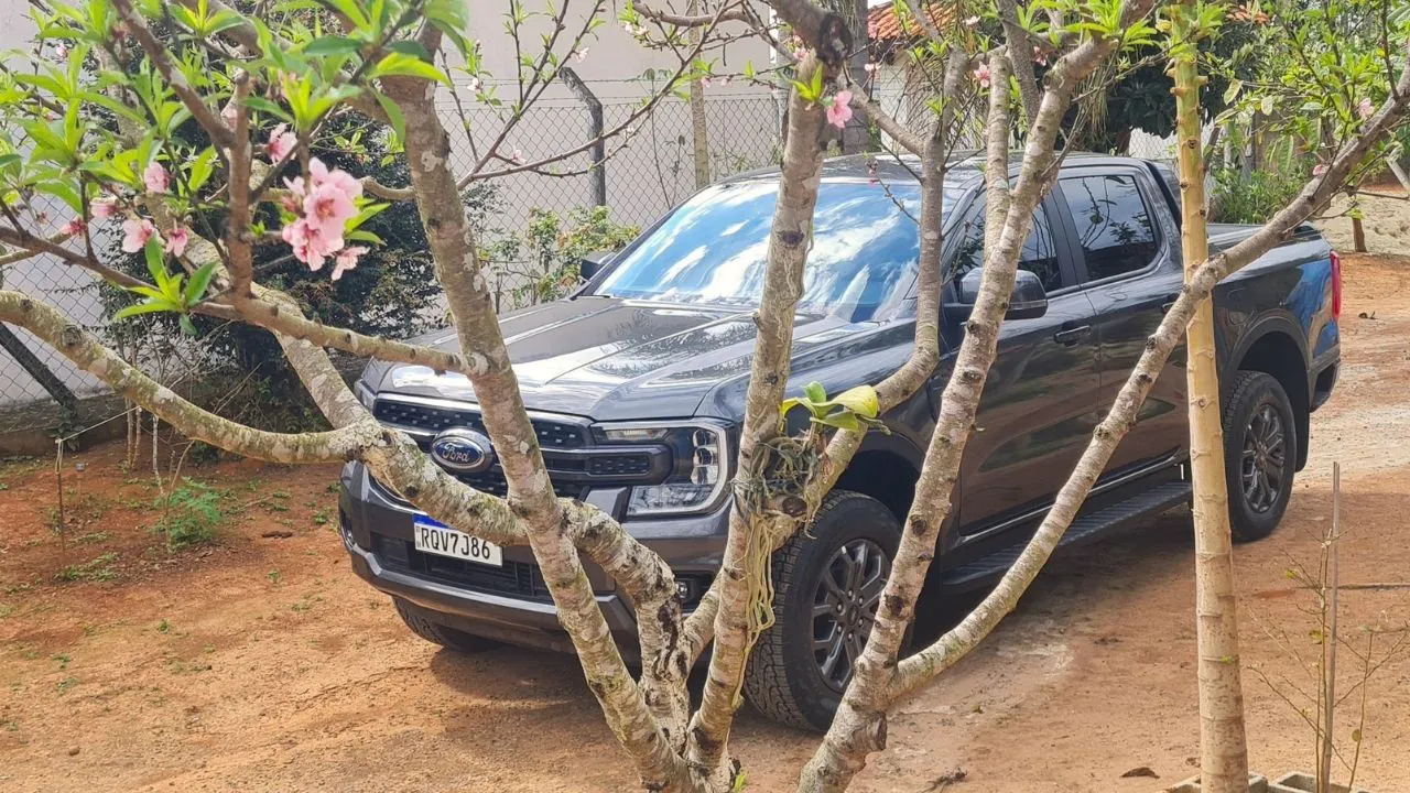 A Ford Ranger Black se virou muito bem no off road, com conforto garantido mesmo diante das natuais imperfeições de trechos a cascalho e na terra A Ford Ranger Black se virou muito bem no off road, com conforto garantido mesmo diante das natuais imperfeições de trechos a cascalho e na terra