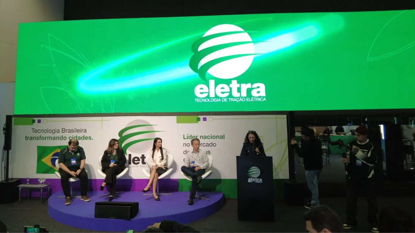 Cópia de IMAGEM PARA DISCOVERY (47) Eletra destaca e-TROL, chassi elétrico e redução de CO₂ na Lat.Bus