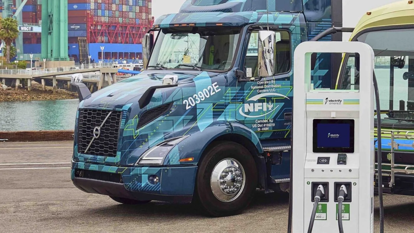 Novo corredor de caminhões elétricos terá 20 estações de recarga entre Canadá e México