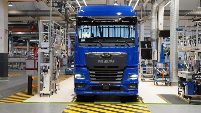MAN inicia produção em série de caminhões elétricos com carregamento megawatt