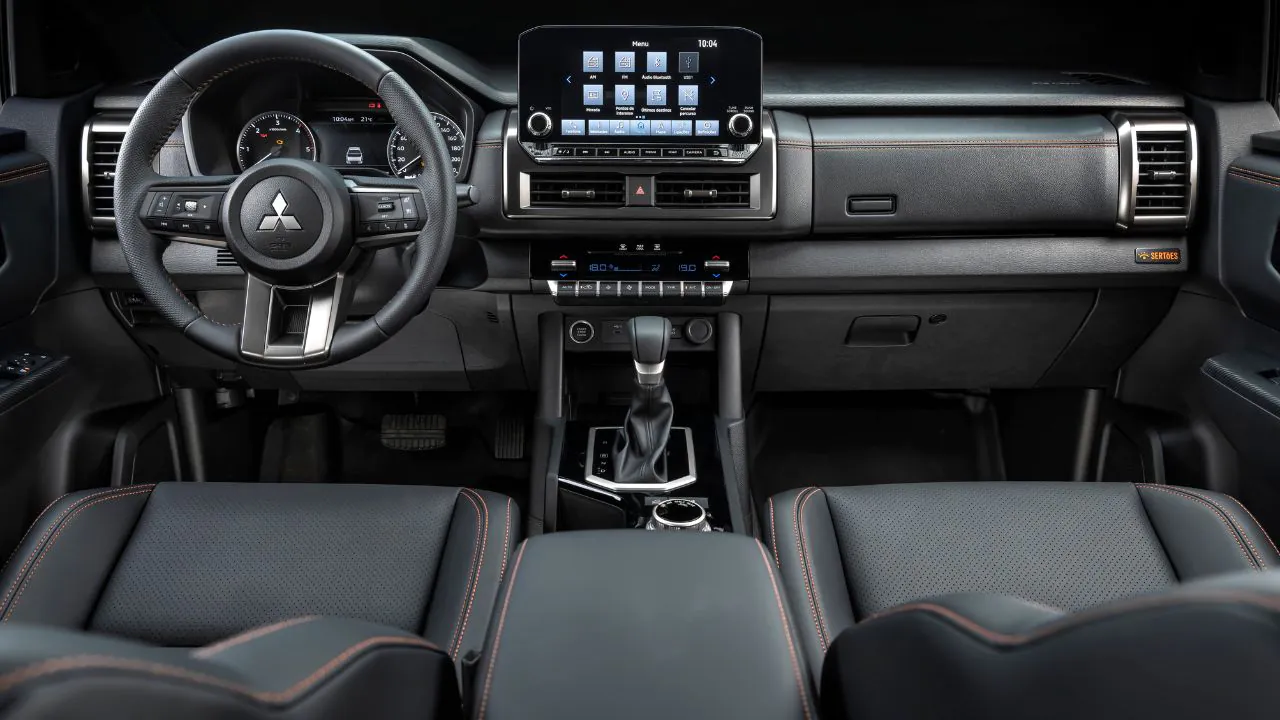 Interior do Mitsubishi Triton Sertões Interior do Mitsubishi Triton Sertões