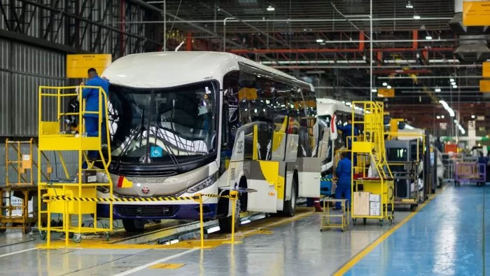 Linha de montagem da Marcopolo na fábrica de Ana Rech, em Caxias do Sul