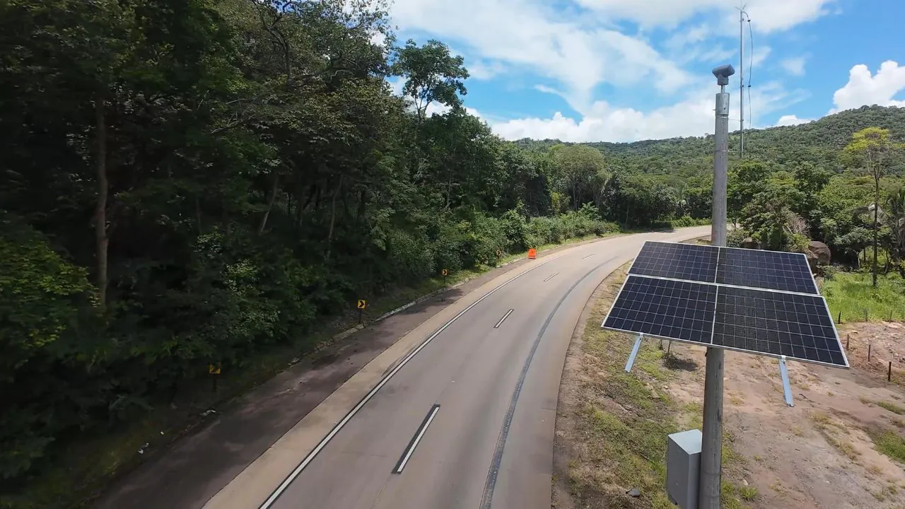 Energia solar alimenta o sistema de monitoramento Energia solar alimenta o sistema de monitoramento