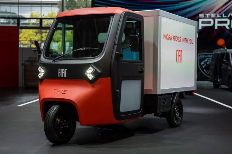 Triciclo Fiat Tris para entregas na ultima milha